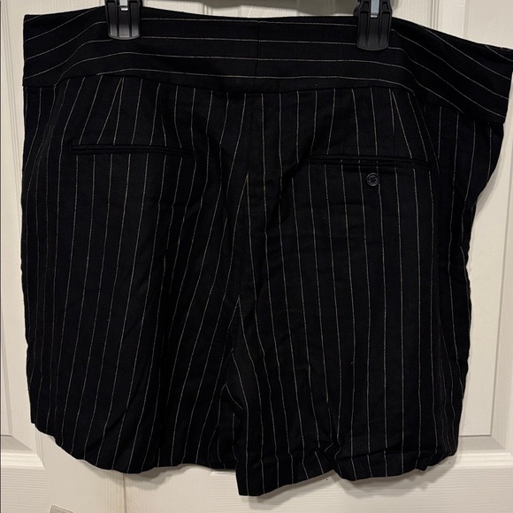 Lauren Ralph Lauren Plus Pinstripe Linen Blend Shorts - Picture 6 of 11